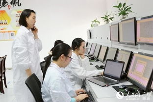 南寧通信段女職工 以巾幗匠心精檢細修，筑牢通信設備安全防線